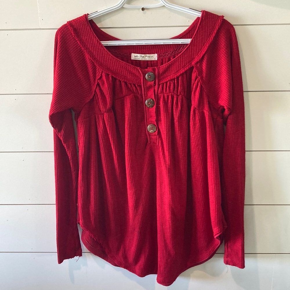 WE THE FREE. Long sleeve red shirt.